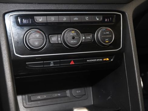 Used 2021 Volkswagen Atlas SEL Premium image 31