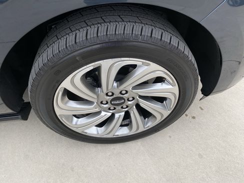 Used 2024 Lincoln Navigator Reserve image 2