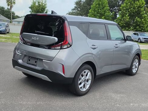 Certified 2025 Kia Soul LX w/ LX Technology Package FWD image 4