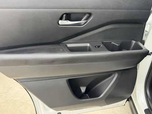 Used 2022 Nissan Pathfinder SV FWD image 11
