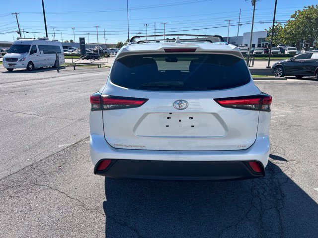 Used 2020 Toyota Highlander XLE FWD image 7