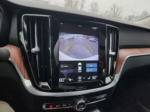 Used 2021 Volvo S60 T5 Momentum w/ Premium Package image 18