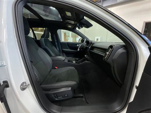 Used 2023 Volvo XC40 Recharge Plus AWD/4WD image 29