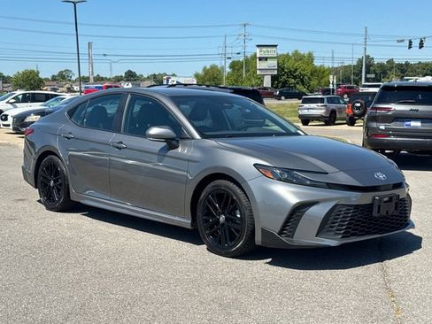Used 2025 Toyota Camry SE FWD image 7