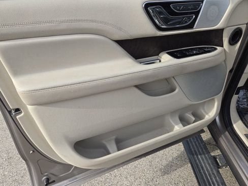 Used 2020 Lincoln Navigator L Reserve w/ Luxury Package image 19