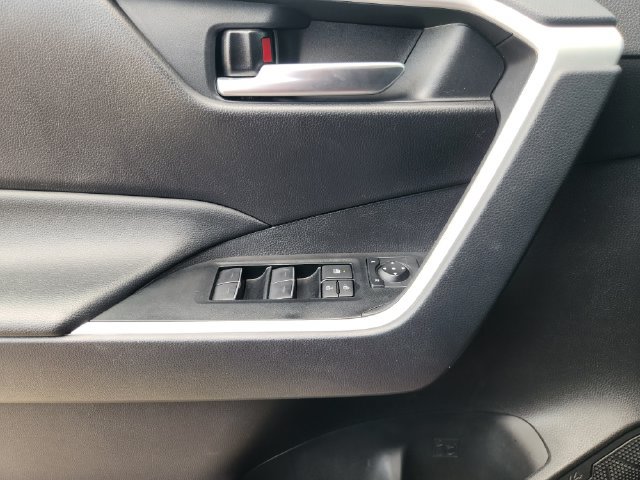 Used 2025 Toyota RAV4 XLE AWD/4WD image 21