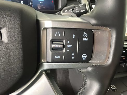 Used 2024 Land Rover Discovery S AWD/4WD image 18