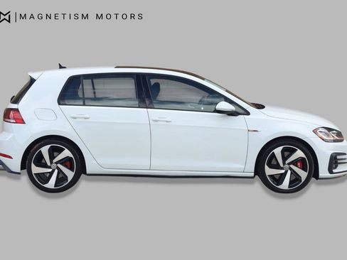 Used 2018 Volkswagen Golf 4-Door FWD image 2
