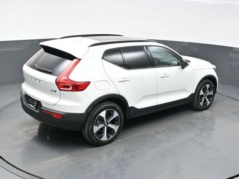 Used 2025 Volvo XC40 B5 Plus AWD/4WD image 36