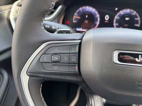 New 2025 Jeep Grand Cherokee Altitude image 13