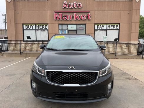 Used 2017 Kia Sedona EX FWD image 2
