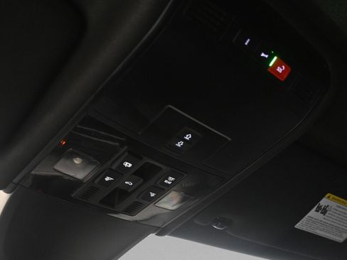 Used 2023 Volkswagen Tiguan SE R-Line image 29