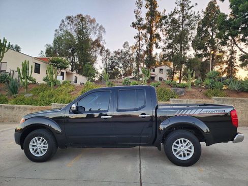 Used 2017 Nissan Frontier SV RWD image 5