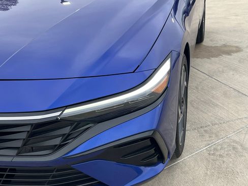 Certified 2025 Hyundai Elantra Limited image 4