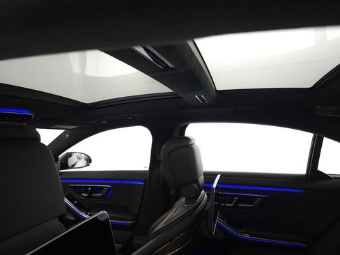 Used 2024 Mercedes-Benz S 63 AMG S w/ Carbon Fiber Exterior Package image 27