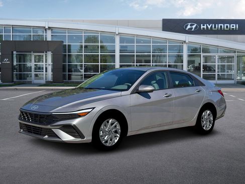 New 2026 Hyundai Elantra Hybrid FWD image 2