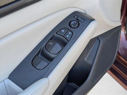 Used 2025 Nissan Altima 2.5 SV FWD image 11