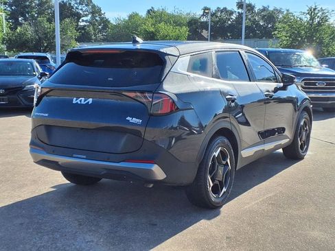 Used 2026 Kia Sportage EX FWD image 4