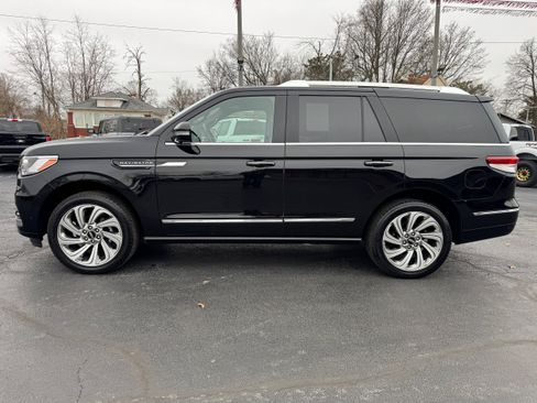 Used 2024 Lincoln Navigator Reserve AWD/4WD image 4