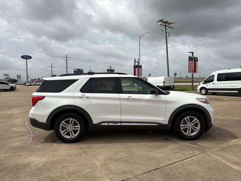 Used 2020 Ford Explorer XLT RWD image 8