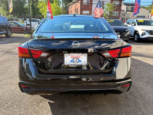 Used 2024 Nissan Altima 2.5 SV FWD image 6