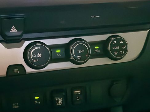 Used 2019 Toyota Tacoma SR5 RWD image 10