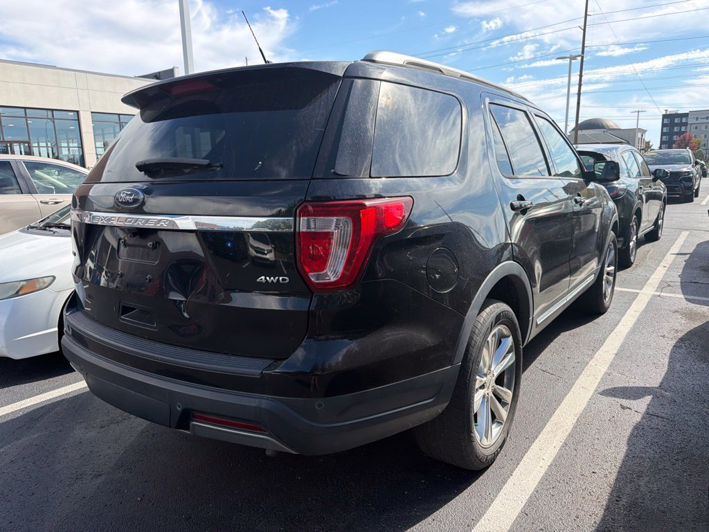 Used 2019 Ford Explorer XLT w/ Equipment Group 202A AWD/4WD image 3