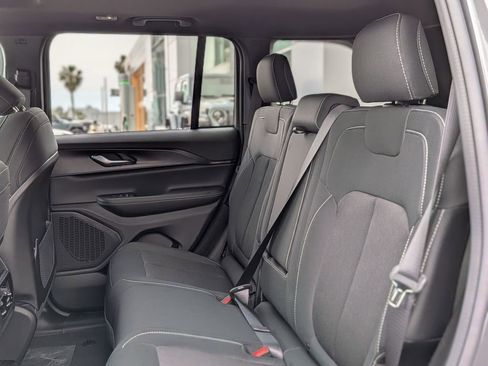 New 2026 Jeep Grand Cherokee Laredo X image 23