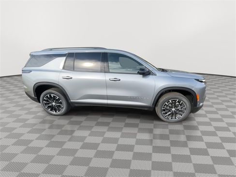 New 2025 Chevrolet Traverse LT w/ Enhanced Driving Package image 9