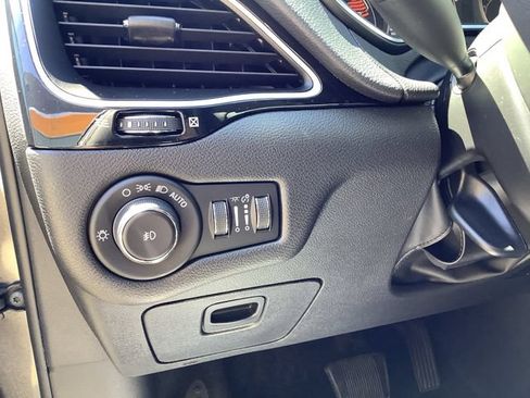 Used 2020 Jeep Cherokee Latitude Plus FWD image 15