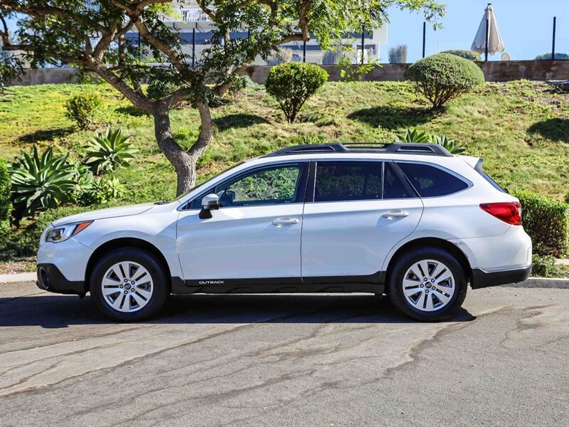 Used 2017 Subaru Outback 2.5i Premium AWD/4WD image 2