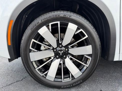 Used 2025 Mitsubishi Outlander SEL image 31