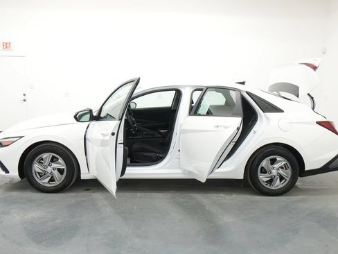 Used 2024 Hyundai Elantra SE FWD image 22