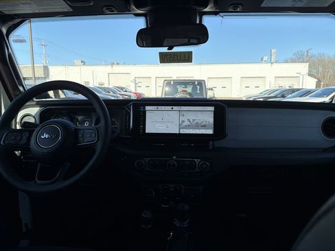 Used 2024 Jeep Wrangler Unlimited w/ Convenience Group image 19