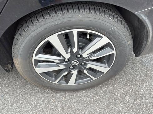 Used 2022 Nissan Versa SV image 14