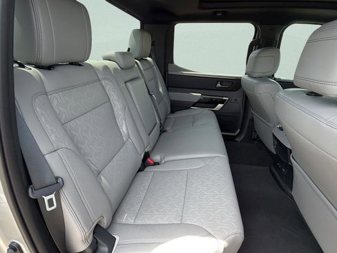 Used 2025 Toyota Tundra Limited AWD/4WD image 12