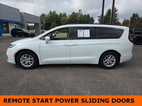 Used 2022 Chrysler Pacifica Touring-L image 6