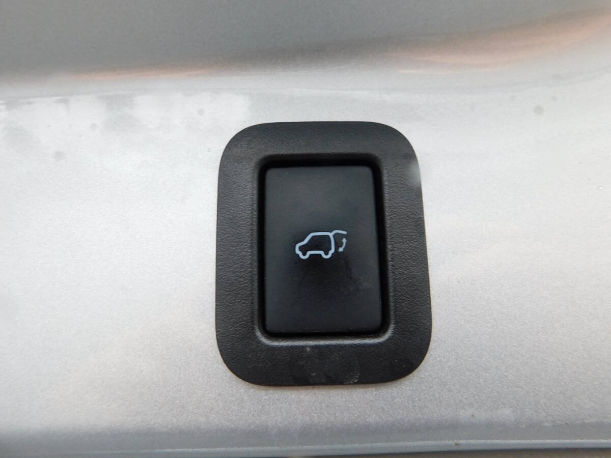Used 2017 Toyota Highlander Plus w/ Carpet Mat Package FWD image 6
