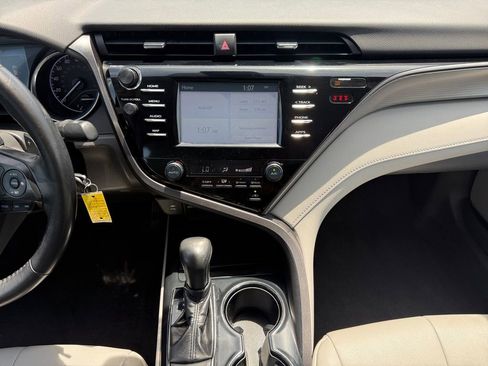 Used 2019 Toyota Camry SE FWD image 11