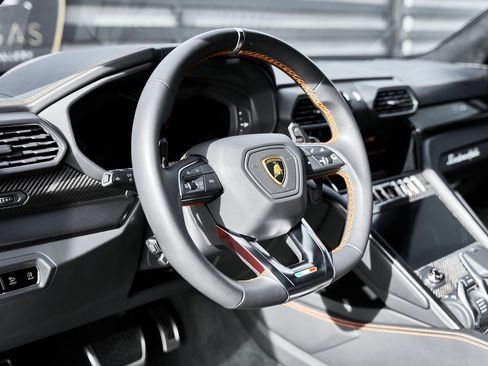 Used 2022 Lamborghini Urus image 37