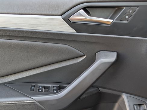 Used 2025 Volkswagen Jetta S image 15