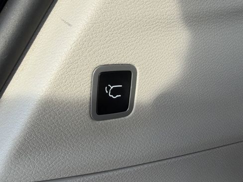 Used 2023 Chrysler Pacifica Touring-L image 39