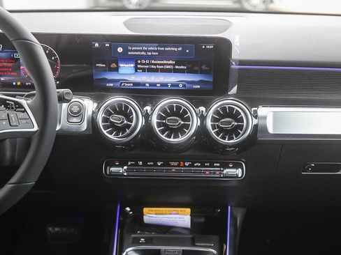 New 2026 Mercedes-Benz GLB 250 4MATIC image 11