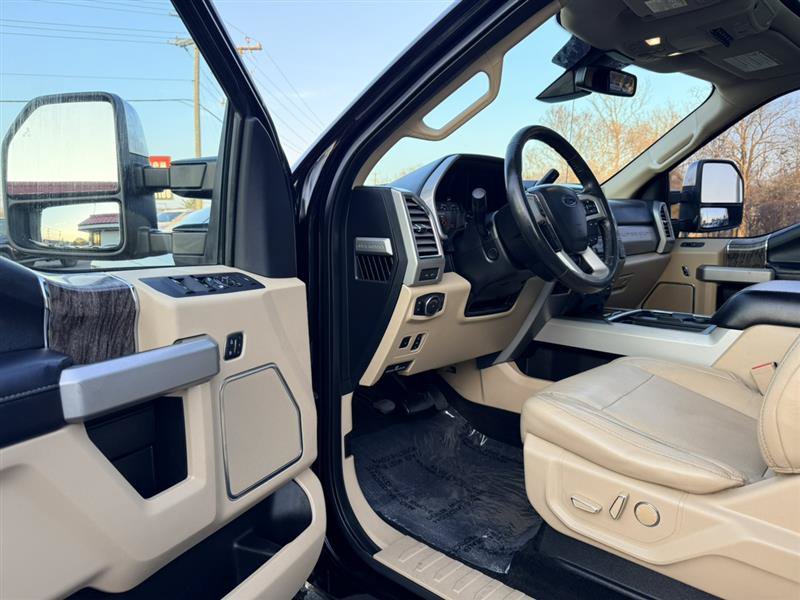 Used 2017 Ford F250 Lariat w/ Lariat Ultimate Package AWD/4WD image 29