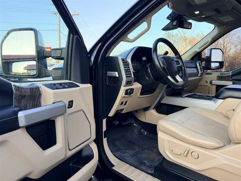 Used 2017 Ford F250 Lariat w/ Lariat Ultimate Package AWD/4WD image 29