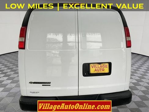 Used 2014 Chevrolet Express 2500 image 3