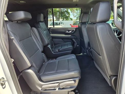 Used 2021 Chevrolet Suburban LT w/ Luxury Package RWD image 20