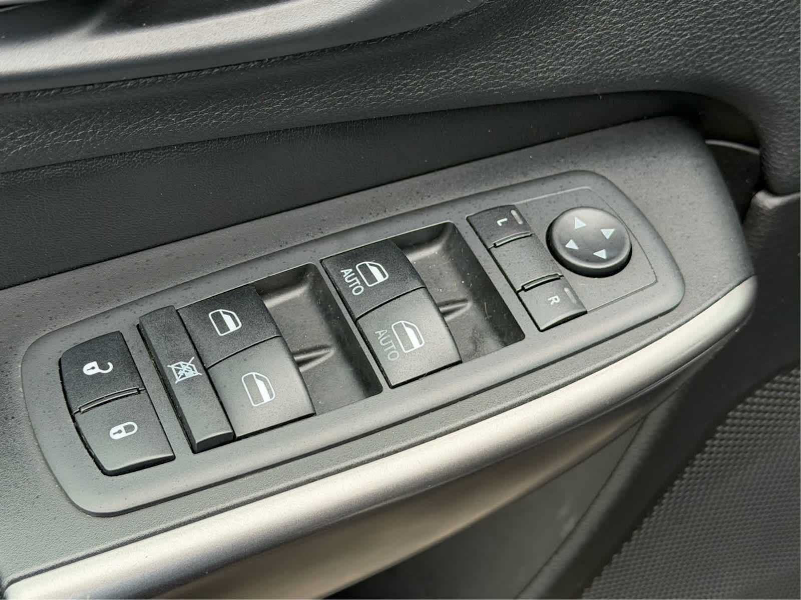 Used 2019 Jeep Cherokee Limited AWD/4WD image 8