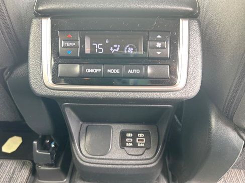 Used 2023 Subaru Ascent Premium w/ Convenience Package AWD/4WD image 22