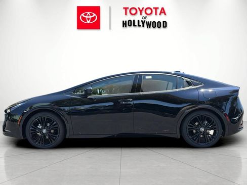 New 2026 Toyota Prius FWD image 9